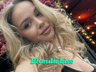 Blondiekiss