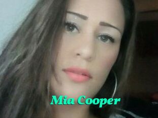 Mia_Cooper