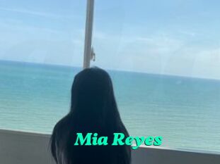 Mia_Reyes