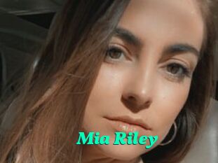 Mia_Riley