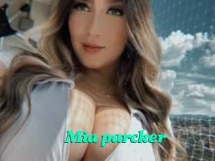 Mia_parcker