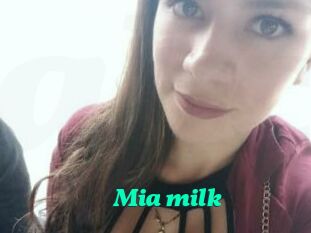 Mia_milk